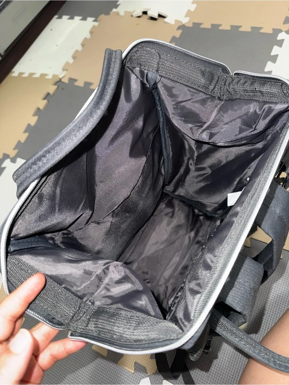 Diaper bag - Picture 2 of 5